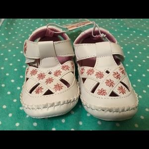 NWT - Baby girl white and pink shoes size 4